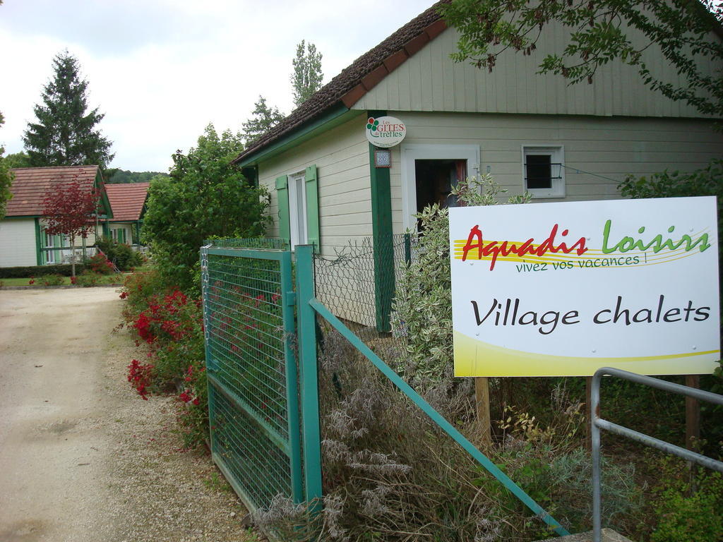 Village-Chalets Le Ru Du Pre Deux Rivieres Zimmer foto